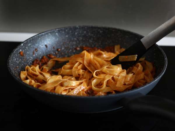 Ζυμαρικά με σάλτσα μπολονέζ - tagliatelle al ragù alla bolognese - Προετοιμασία βήμα 8