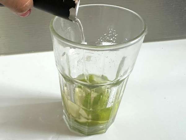 Λεμόνι Caipirinha: το εύκολο στη παρασκευή βραζιλιάνικο ποτό χωρίς σέικερ κοκτέιλ - Προετοιμασία βήμα 5