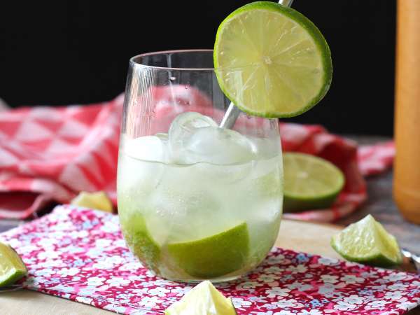Λεμόνι Caipirinha: το εύκολο στη παρασκευή βραζιλιάνικο ποτό χωρίς σέικερ κοκτέιλ - Προετοιμασία βήμα 6
