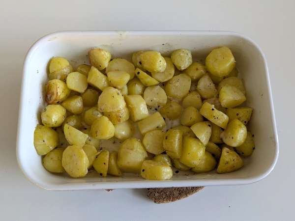 Κρεμώδεις ψητές πατάτες cacio e pepe: το εύκολο συνοδευτικό πιάτο που τρελαίνει τους πάντες! - Προετοιμασία βήμα 7