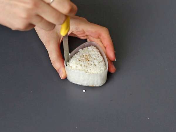 Onigiri με κρόκους αυγών διατηρημένους σε σάλτσα σόγιας - Προετοιμασία βήμα 7