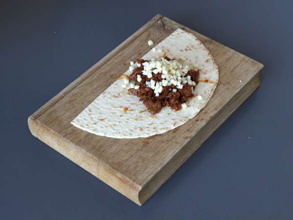 Τορτίγιες φούρνου με quesadillas και πικάντικη γέμιση βοδινού κρέατος - Προετοιμασία βήμα 4