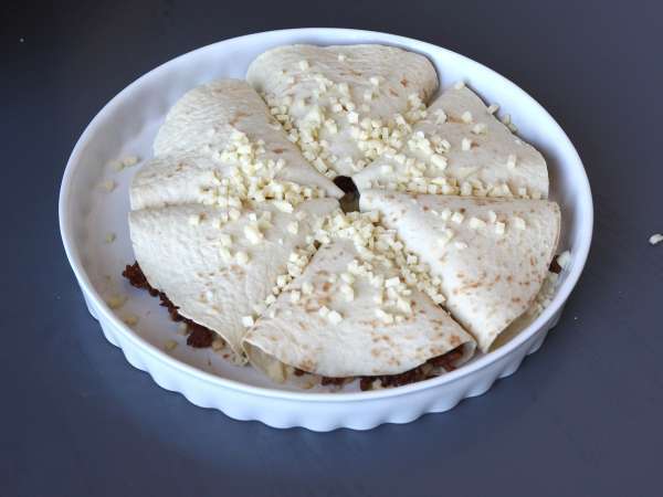 Τορτίγιες φούρνου με quesadillas και πικάντικη γέμιση βοδινού κρέατος - Προετοιμασία βήμα 5