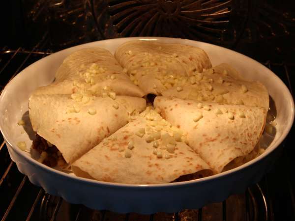 Τορτίγιες φούρνου με quesadillas και πικάντικη γέμιση βοδινού κρέατος - Προετοιμασία βήμα 6