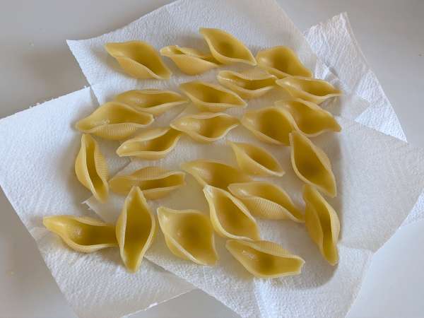 Conchiglioni γεμιστά με ρικότα, κολοκυθάκια και λεμόνι: κρεμώδη και ογκρατέν στο φούρνο - Προετοιμασία βήμα 3