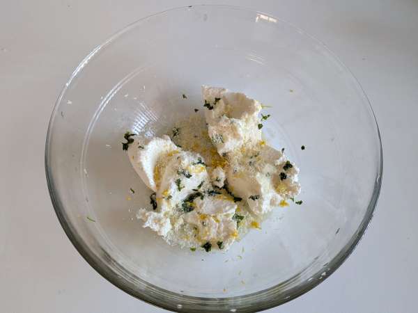 Conchiglioni γεμιστά με ρικότα, κολοκυθάκια και λεμόνι: κρεμώδη και ογκρατέν στο φούρνο - Προετοιμασία βήμα 4