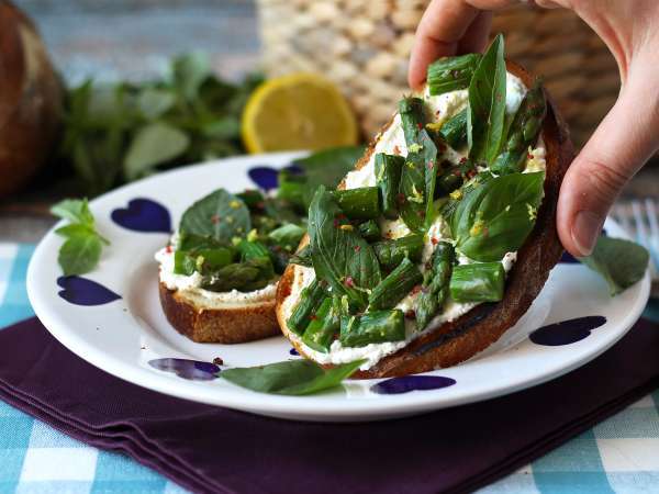 Ταρτίνες με σπαράγγια, λεμόνι και βασιλικό ricotta - Προετοιμασία βήμα 7