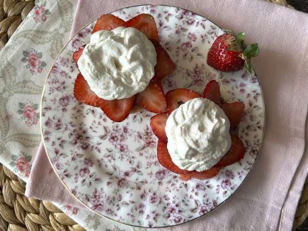 Strawberry shortcake, το αμερικανικό κέικ με κρέμα φράουλας που δεν αποτυγχάνει ποτέ - Προετοιμασία βήμα 9