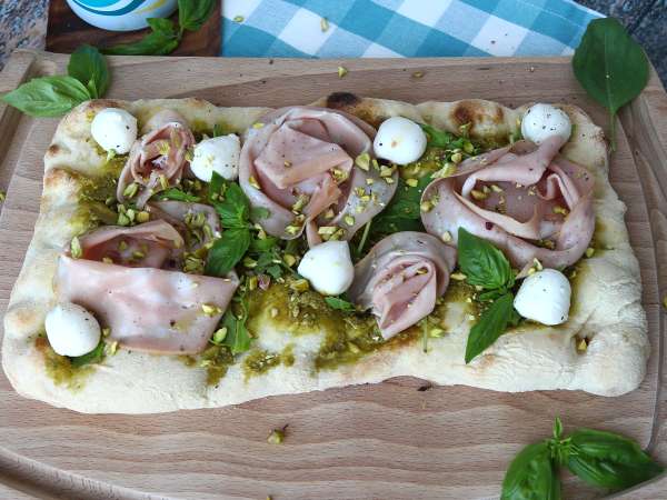 Pinsa με πέστο και mortadella, έτοιμη σε 10 λεπτά! - Προετοιμασία βήμα 7