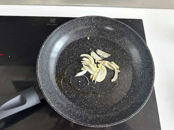 Frango à Brás: το τέλειο πορτογαλικό πιάτο για να αξιοποιήσετε τα υπολείμματα κοτόπουλου - Προετοιμασία βήμα 9