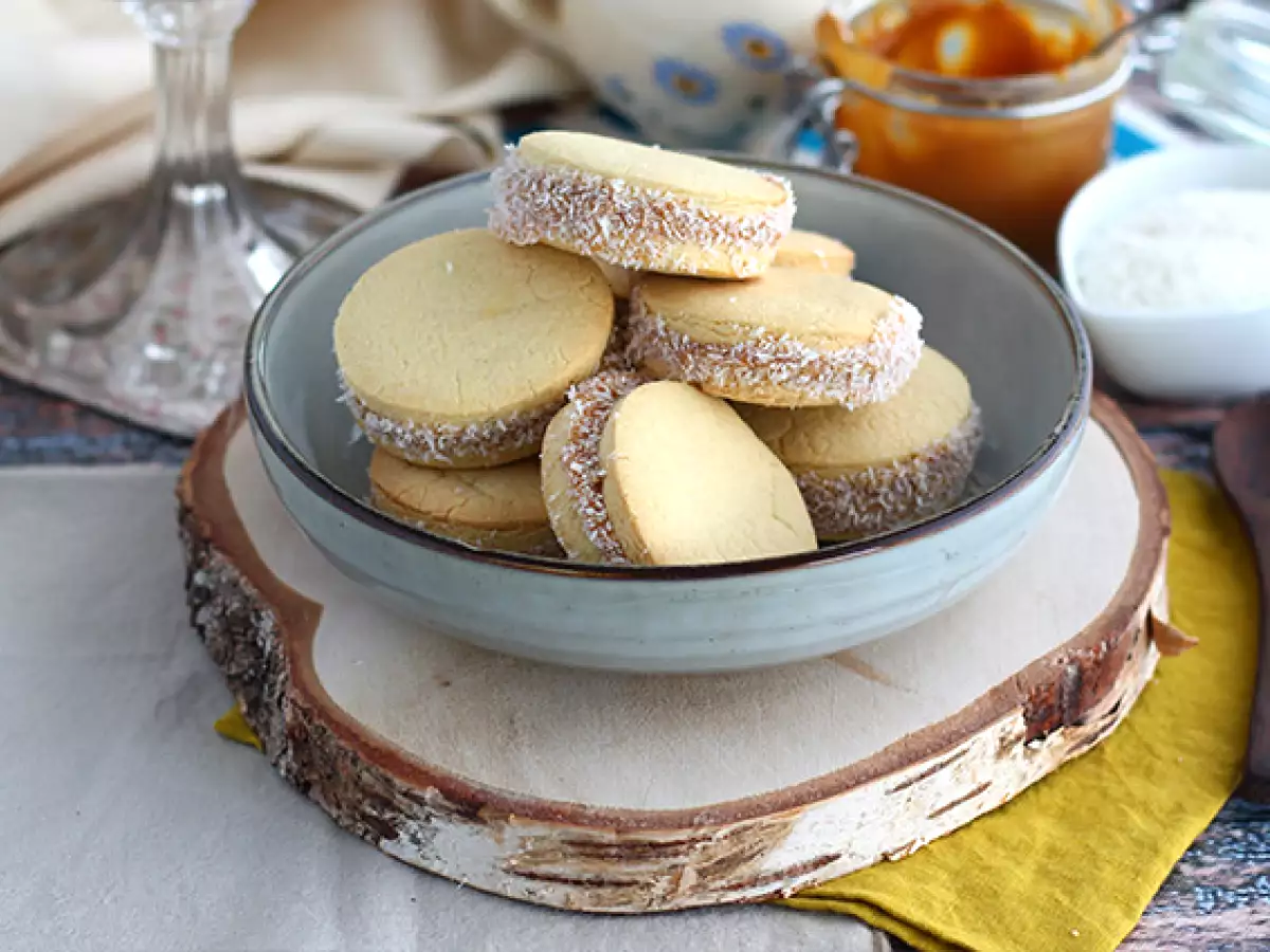 Alfajores - αργεντίνικο ψωμί με μαρμελάδα γάλακτος και καρύδα