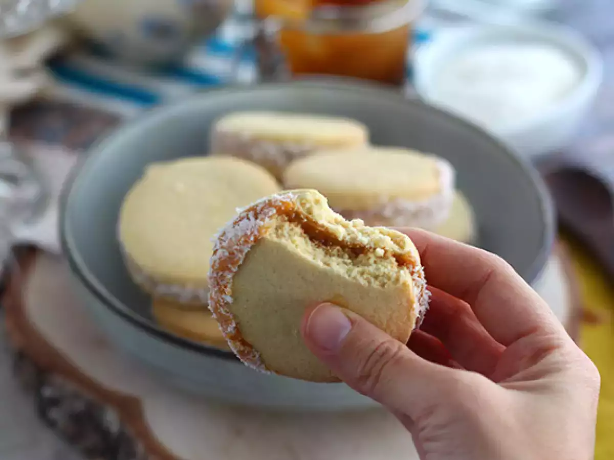 Alfajores - αργεντίνικο ψωμί με μαρμελάδα γάλακτος και καρύδα - φωτογραφία 2