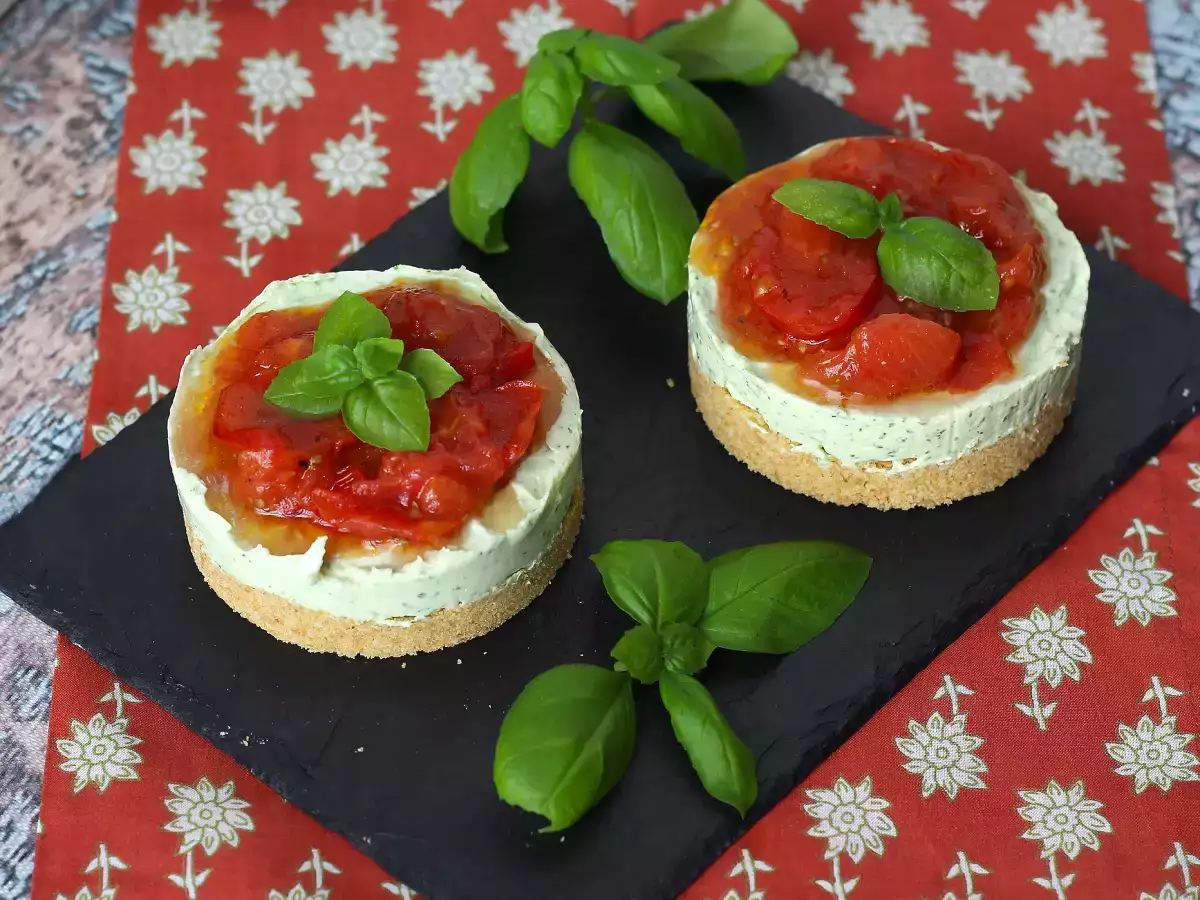 Αλμυρό cheesecake μιας μερίδας με βασιλικό και ντοματίνια: νόστιμη ιδέα για μπουφέ και απεριτίφ - φωτογραφία 5