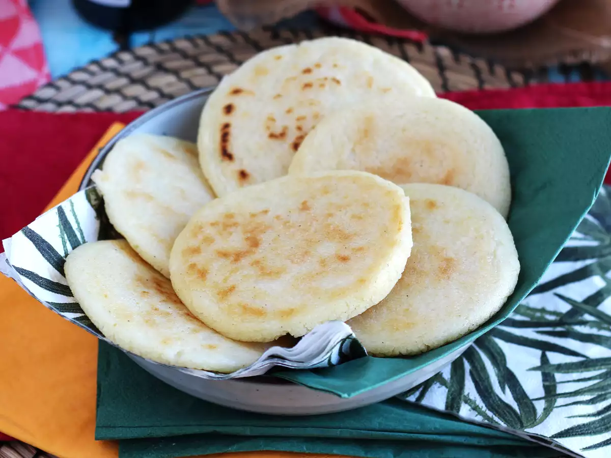 Arepas από τη Βενεζουέλα, ψωμάκια χωρίς γλουτένη φτιαγμένα με μόλις 3 υλικά