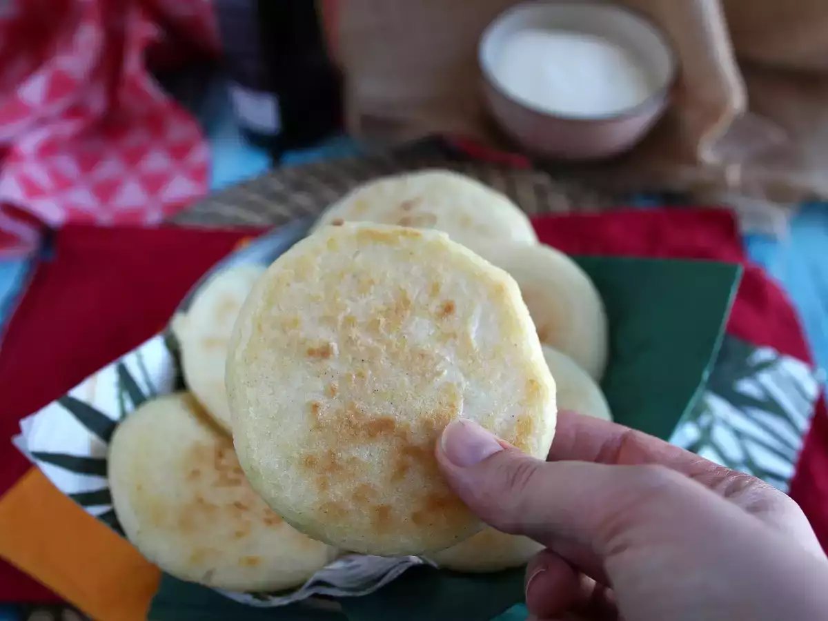 Arepas από τη Βενεζουέλα, ψωμάκια χωρίς γλουτένη φτιαγμένα με μόλις 3 υλικά - φωτογραφία 2