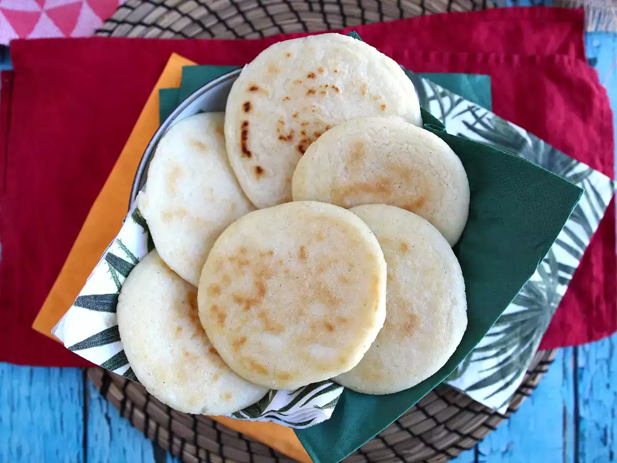 Arepas από τη Βενεζουέλα, ψωμάκια χωρίς γλουτένη φτιαγμένα με μόλις 3 υλικά - φωτογραφία 3