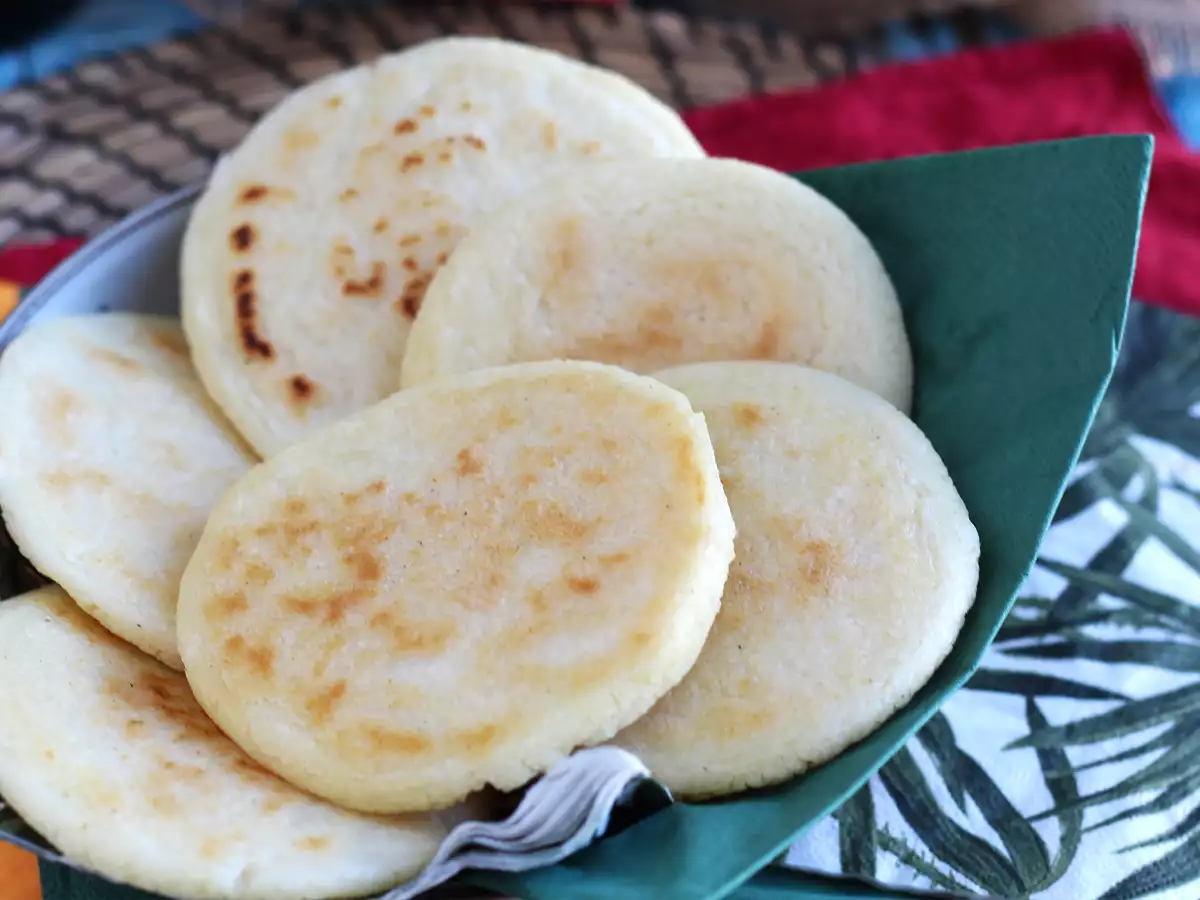 Arepas από τη Βενεζουέλα, ψωμάκια χωρίς γλουτένη φτιαγμένα με μόλις 3 υλικά - φωτογραφία 4