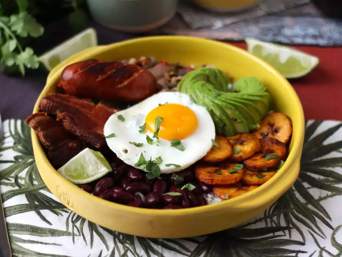 Bandeja Paisa, το κολομβιανό πιάτο γεμάτο γεύση και παράδοση