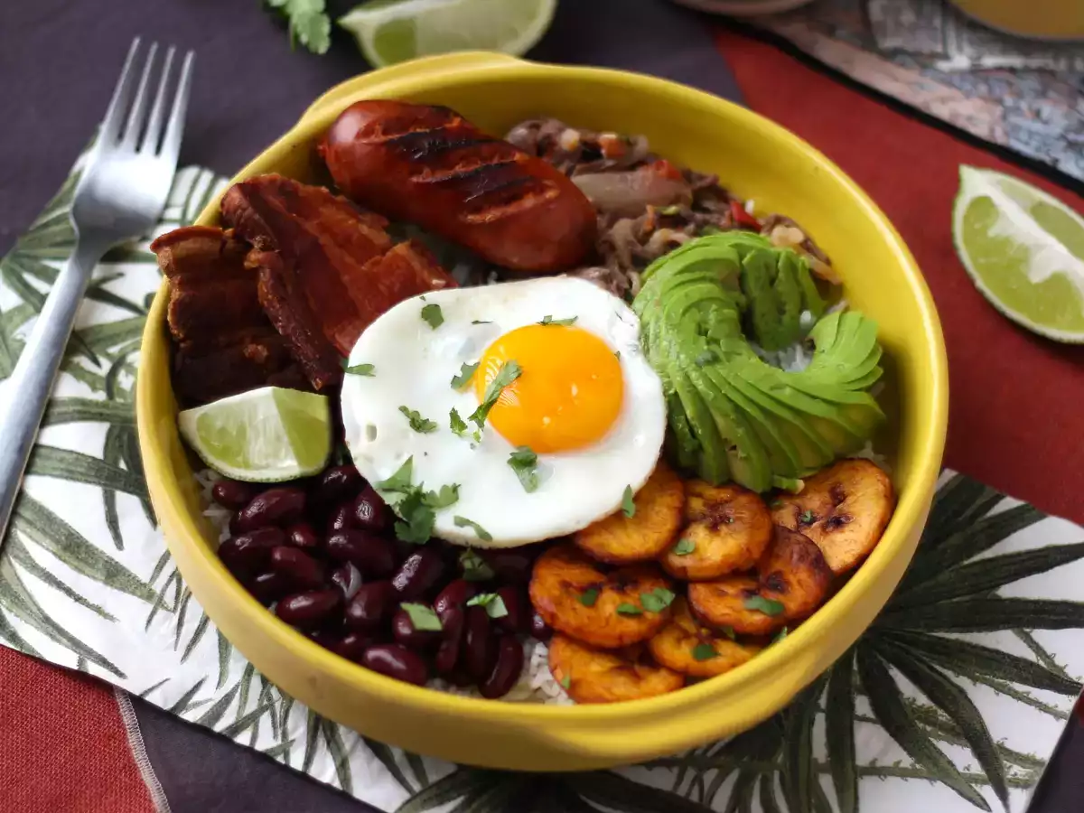Bandeja Paisa, το κολομβιανό πιάτο γεμάτο γεύση και παράδοση - φωτογραφία 3