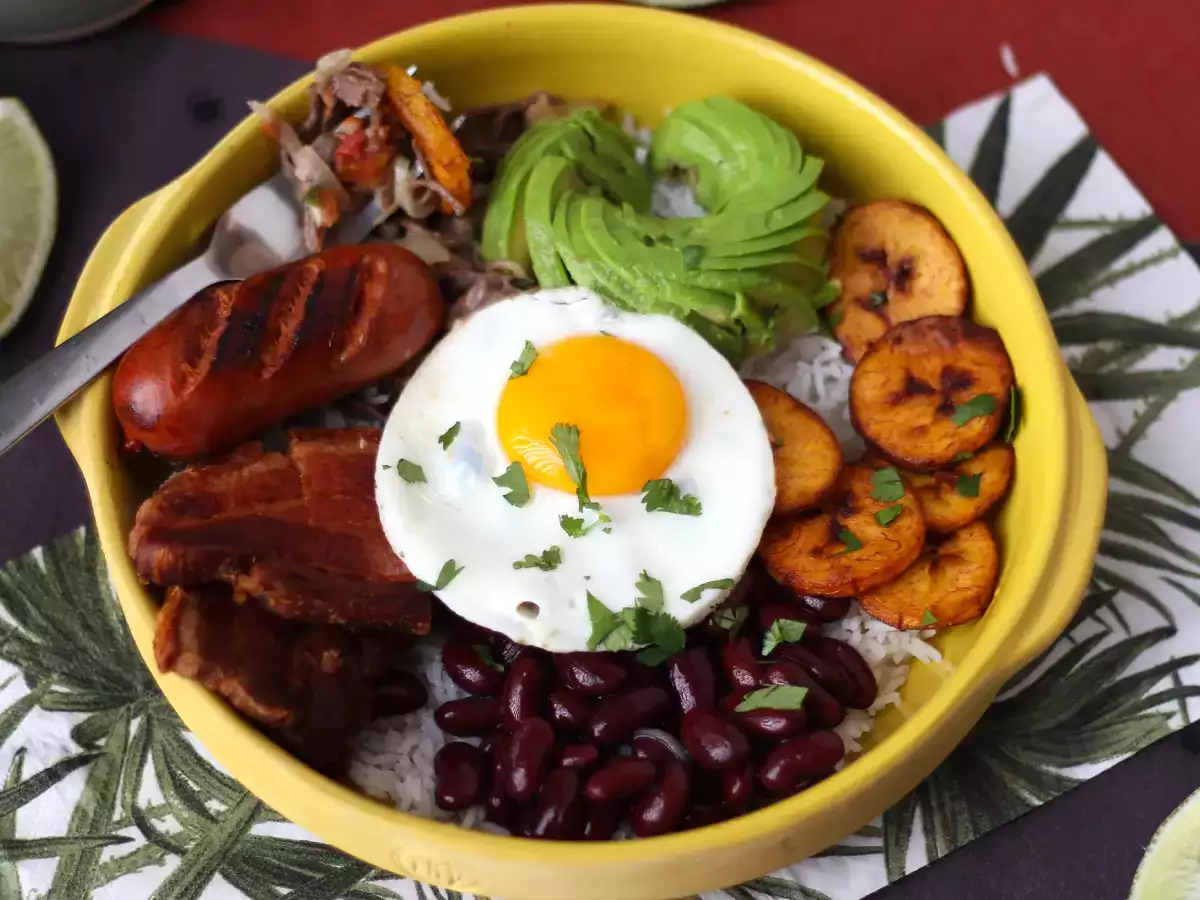 Bandeja Paisa, το κολομβιανό πιάτο γεμάτο γεύση και παράδοση - φωτογραφία 6