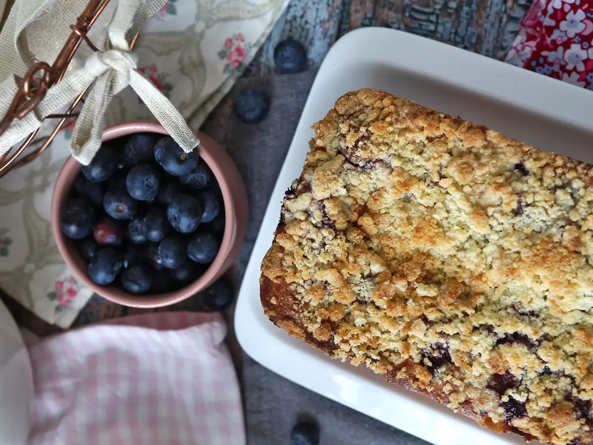 Blueberry crumble cake: το κέικ που συνδυάζει φοντάν, απαλότητα και τραγανότητα! - φωτογραφία 4