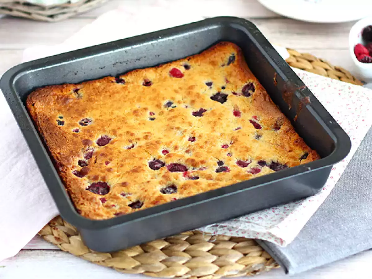 Brownie με λευκή σοκολάτα και κόκκινα φρούτα (Blondie) - φωτογραφία 3
