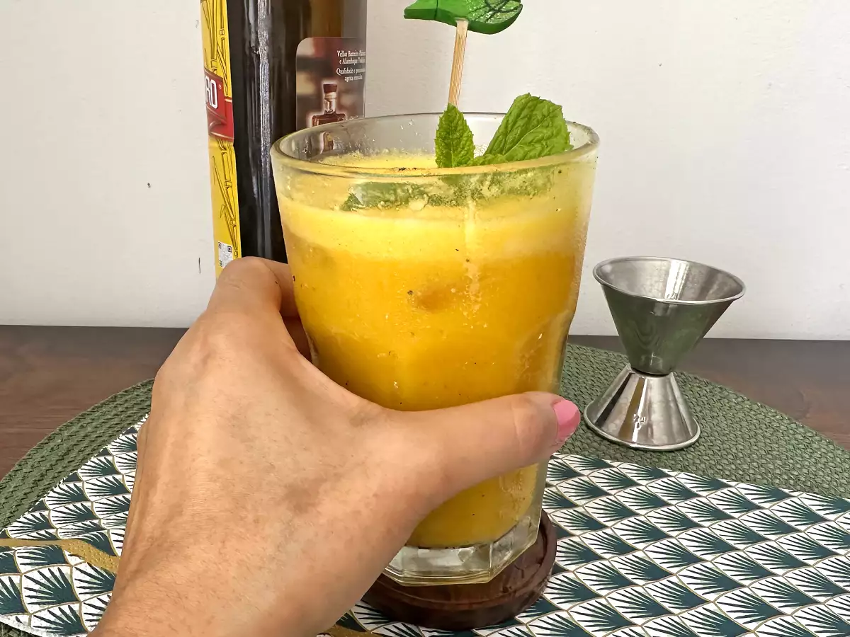 Caipirinha de maracujá batida: Η πιο κρεμώδης και δροσιστική εκδοχή του κλασικού βραζιλιάνικου ποτού. - φωτογραφία 3