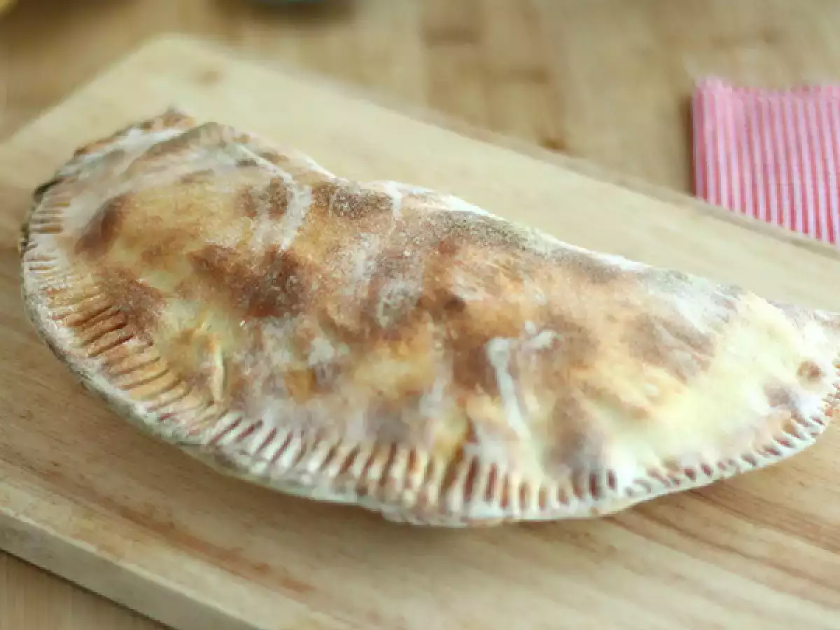 Chausson με raclette, calzone Savoyard