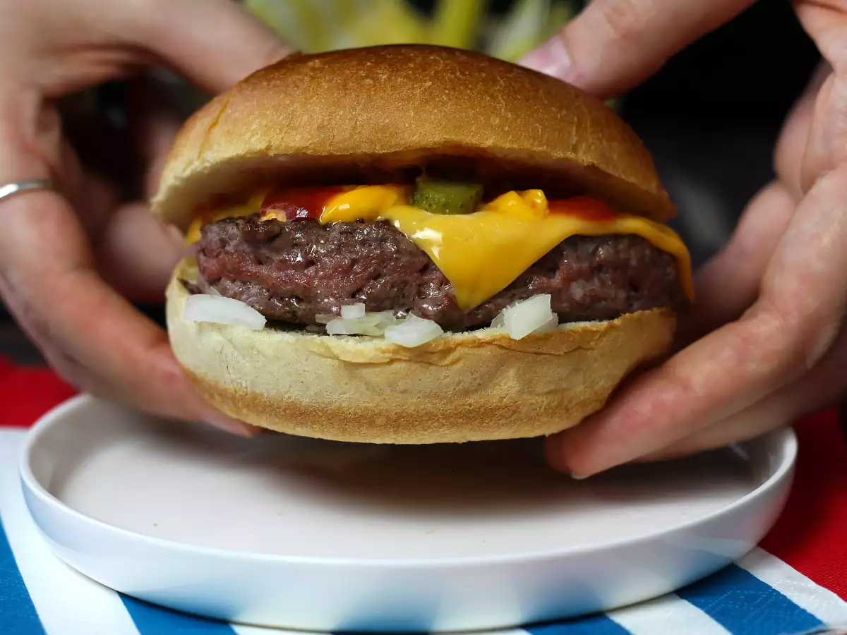 Cheeseburger, το διάσημο μπιφτέκι που όλοι αγαπούν! - φωτογραφία 2