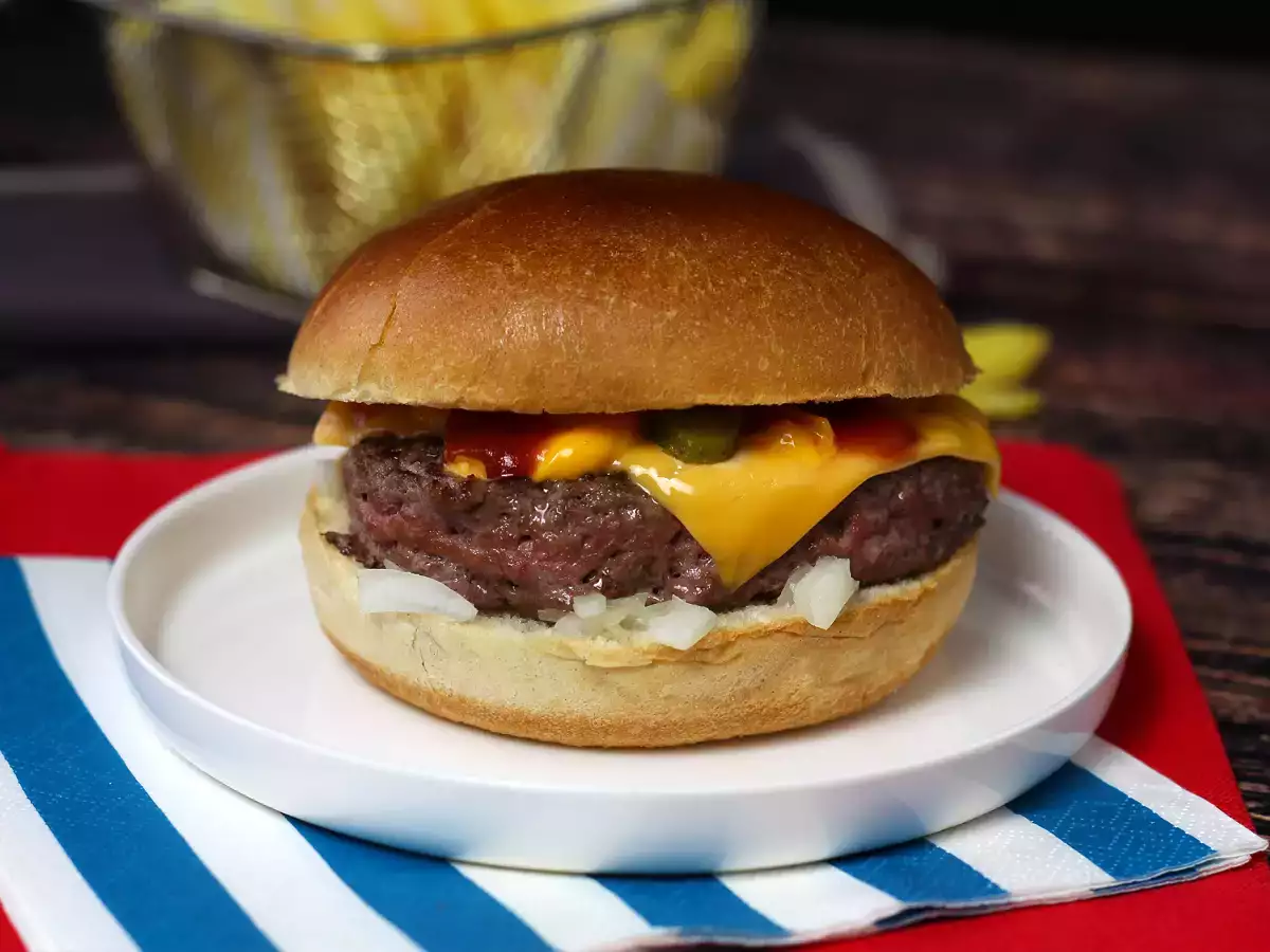Cheeseburger, το διάσημο μπιφτέκι που όλοι αγαπούν! - φωτογραφία 3