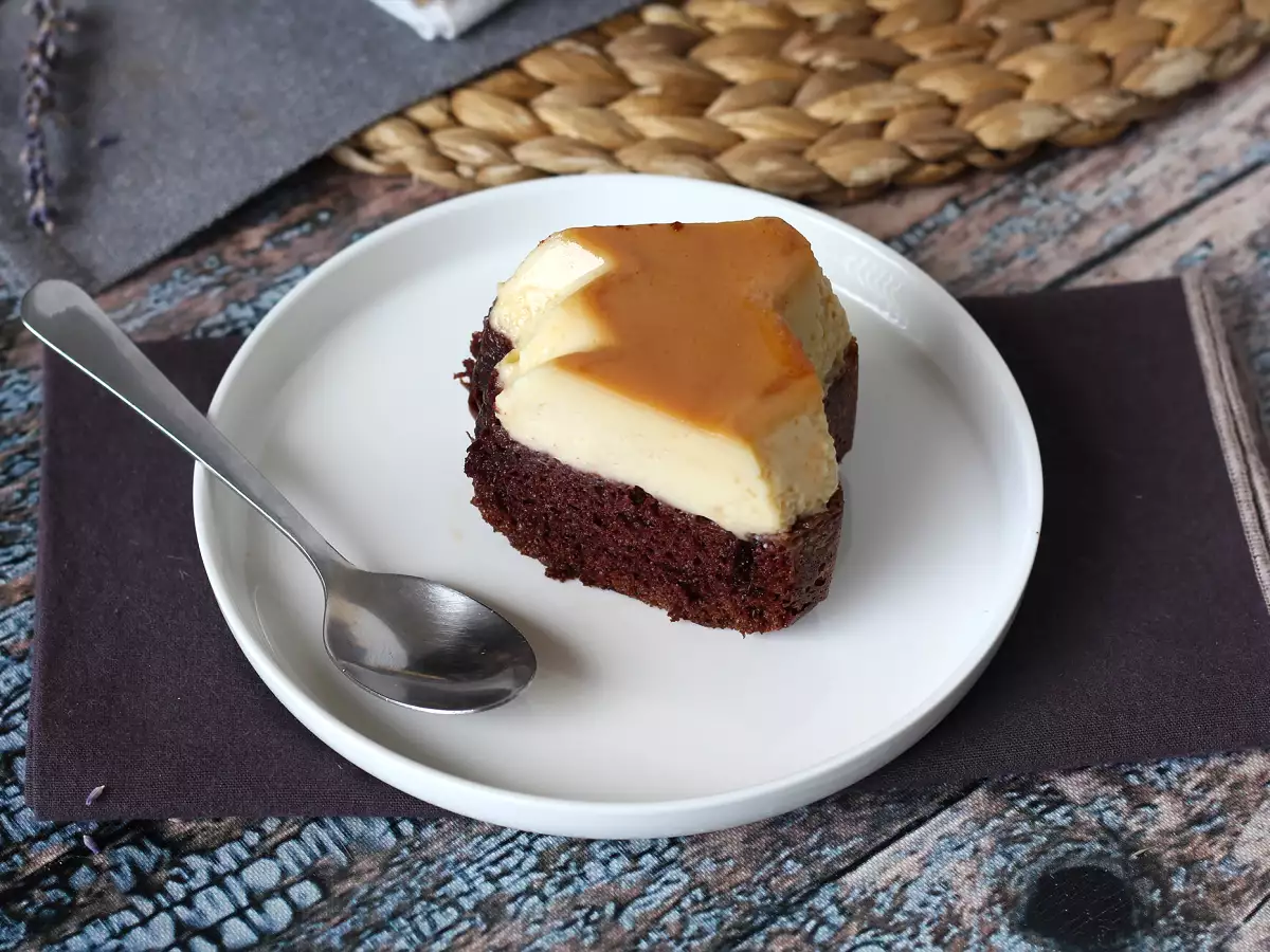 Choco flan, ο τέλειος συνδυασμός ενός ζουμερού κέικ σοκολάτας και ενός flan καραμέλας βανίλιας