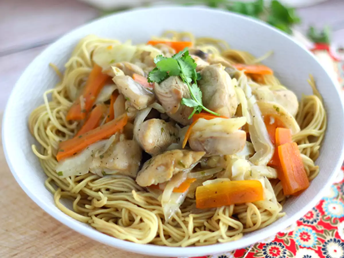 Chow mein (chao men), κινέζικα ζυμαρικά με κοτόπουλο και λαχανικά - φωτογραφία 4