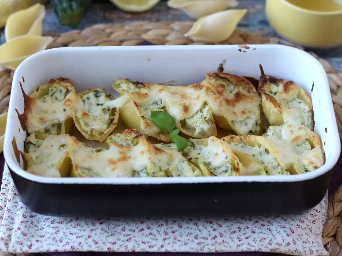 Conchiglioni γεμιστά με ρικότα, κολοκυθάκια και λεμόνι: κρεμώδη και ογκρατέν στο φούρνο - φωτογραφία 6