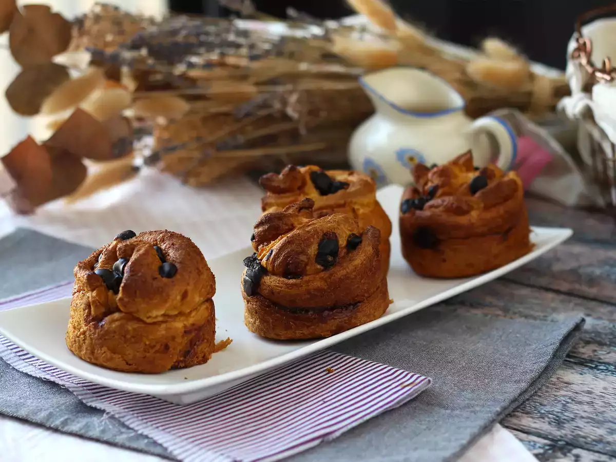Cruffins, ο συνδυασμός κρουασάν και μάφιν, με κρέμα και σοκολάτα - φωτογραφία 3