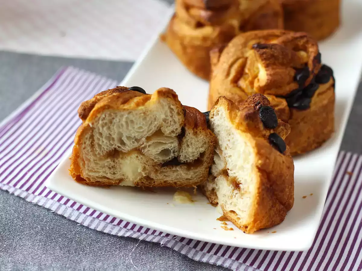 Cruffins, ο συνδυασμός κρουασάν και μάφιν, με κρέμα και σοκολάτα - φωτογραφία 6