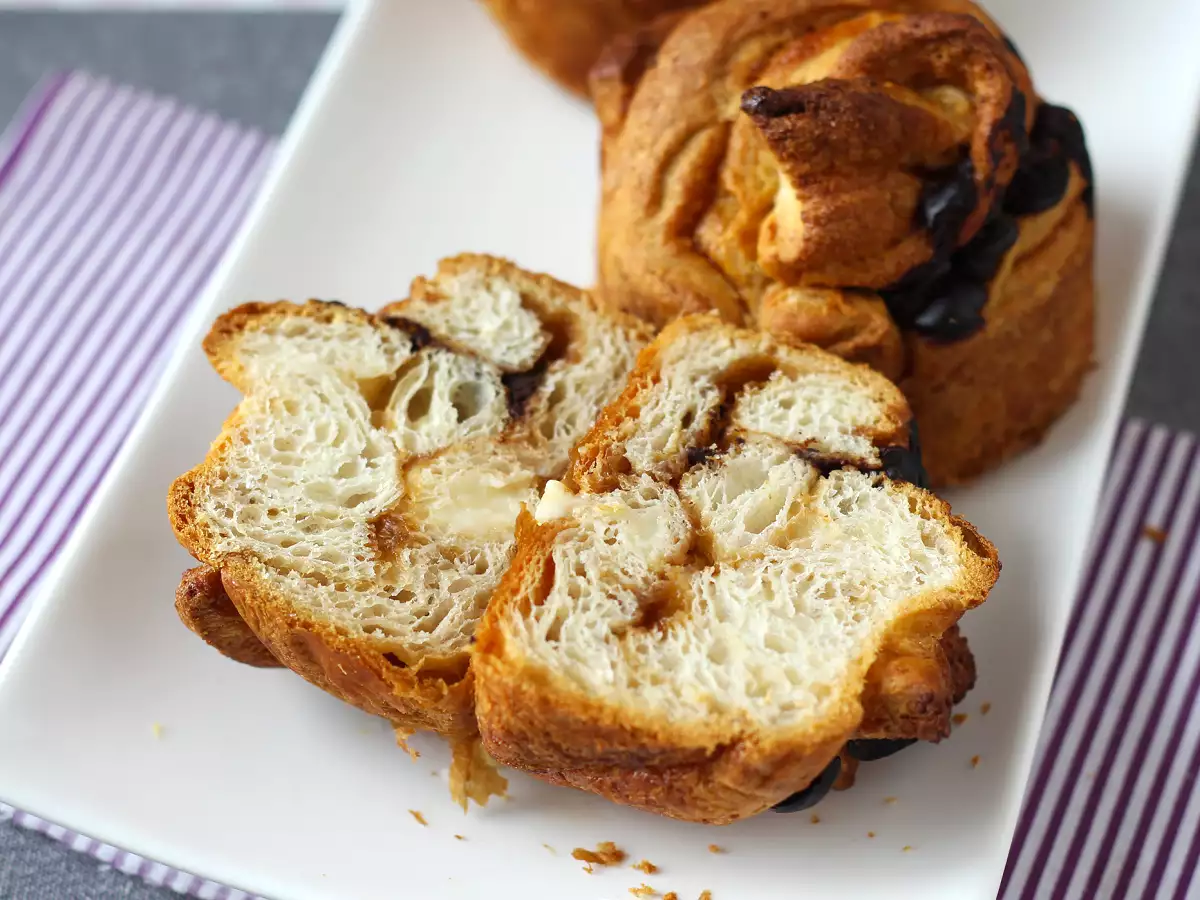 Cruffins, ο συνδυασμός κρουασάν και μάφιν, με κρέμα και σοκολάτα - φωτογραφία 8