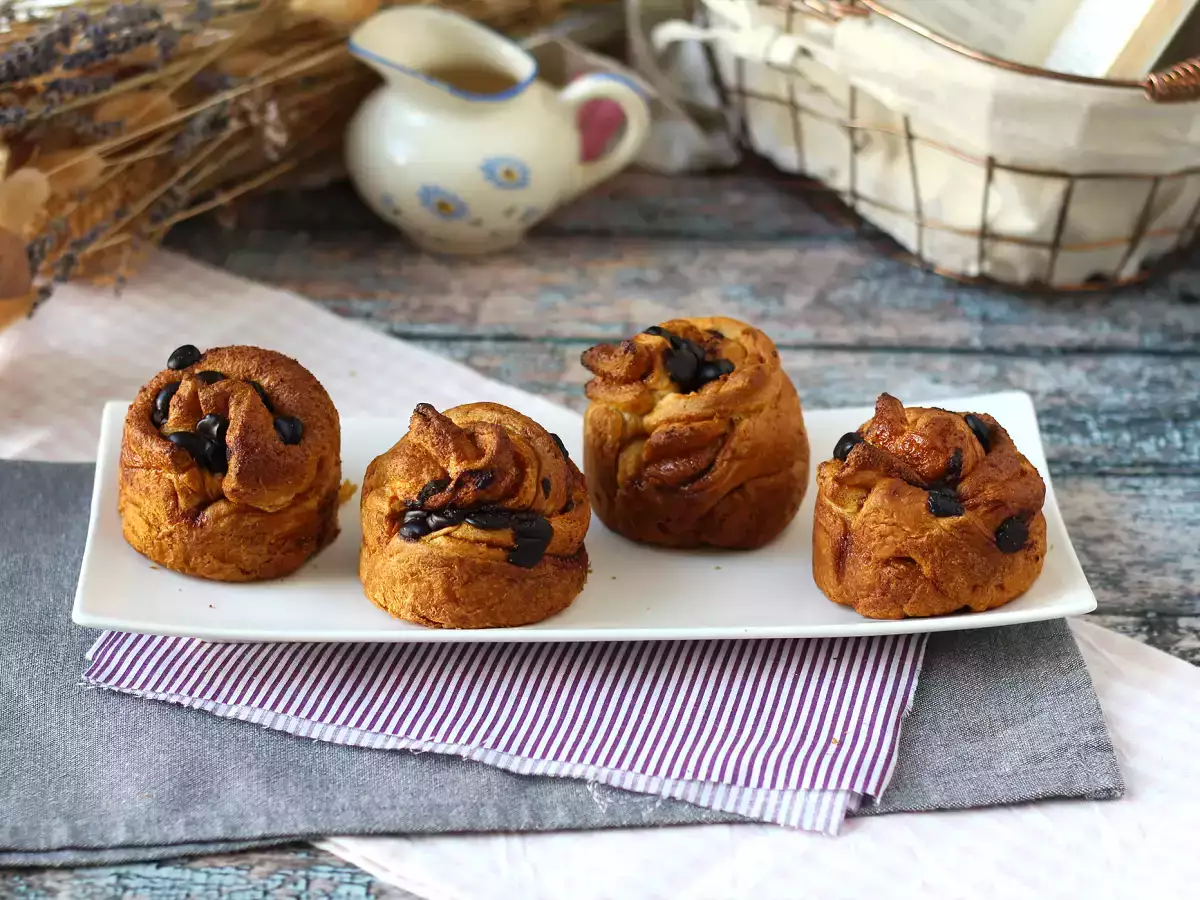 Cruffins, ο συνδυασμός κρουασάν και μάφιν, με κρέμα και σοκολάτα - φωτογραφία 9
