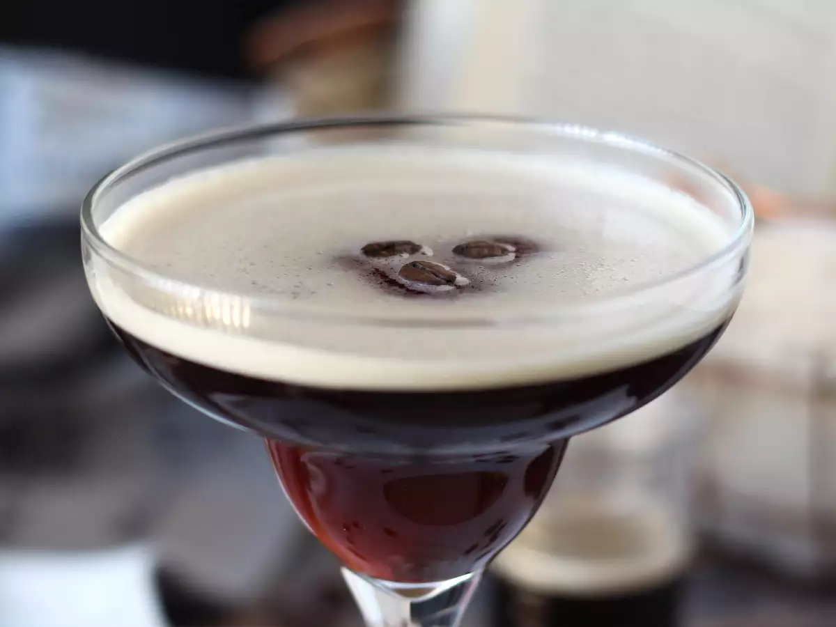 Espresso Martini, το τέλειο κοκτέιλ για τους λάτρεις του καφέ - φωτογραφία 2
