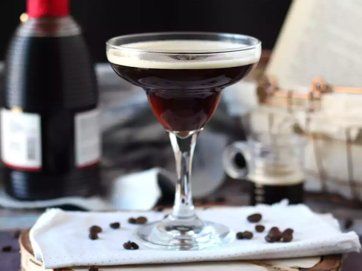 Espresso Martini, το τέλειο κοκτέιλ για τους λάτρεις του καφέ - φωτογραφία 4