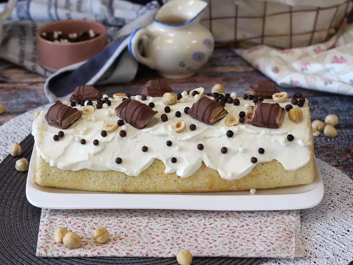 Εύκολο ρολό με γεύση Kinder Bueno, ιδανικό για τούρτα γενεθλίων ή χριστουγεννιάτικο κούτσουρο!