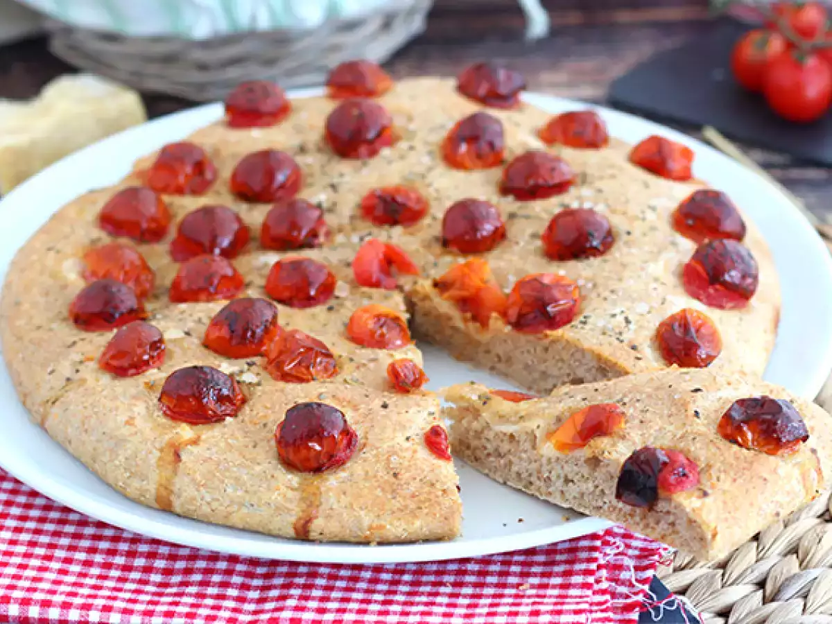 Focaccia με ντοματίνια - φωτογραφία 2