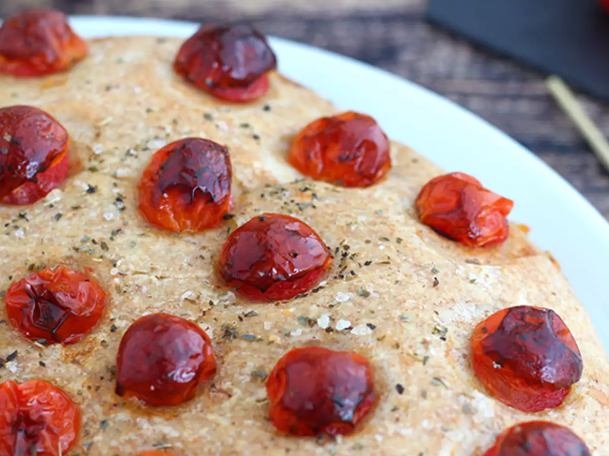 Focaccia με ντοματίνια - φωτογραφία 3
