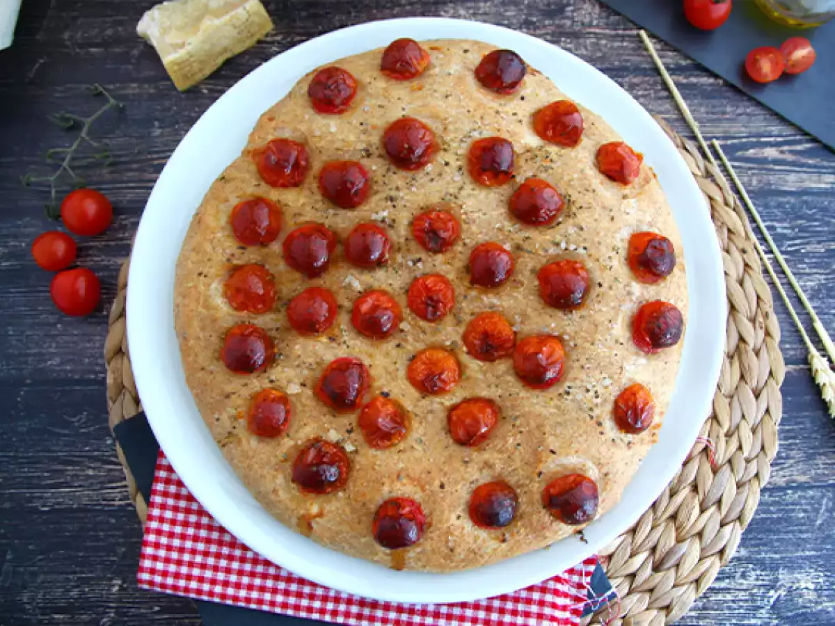 Focaccia με ντοματίνια - φωτογραφία 5