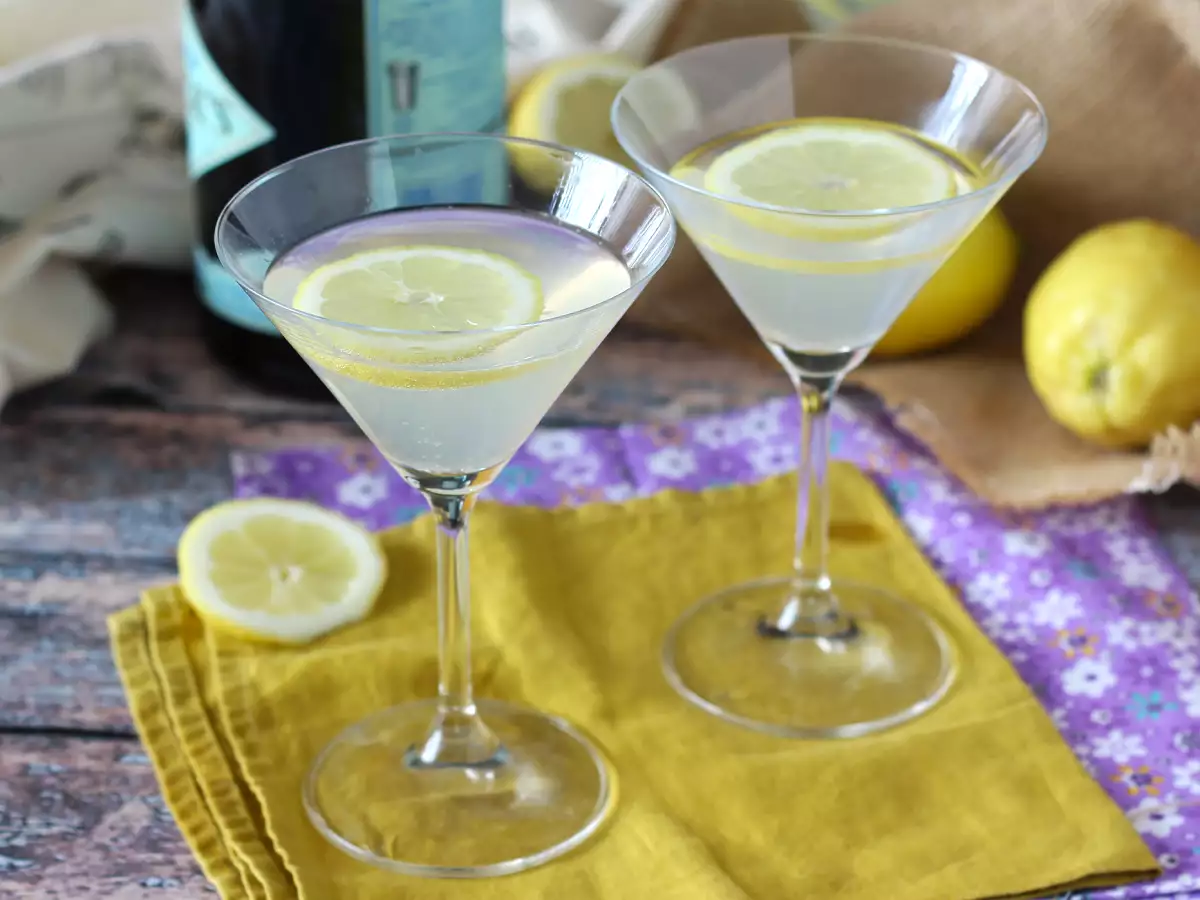 Gin fizz για να μοιραστείτε με όλους τους καλεσμένους σας κατά τη διάρκεια του απεριτίφ