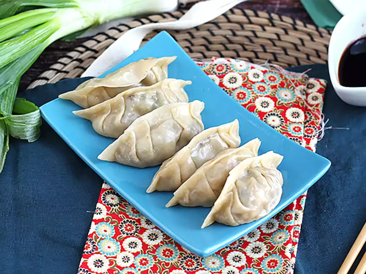 Gyozas με κοτόπουλο, καρότα και μανιτάρια - φωτογραφία 2