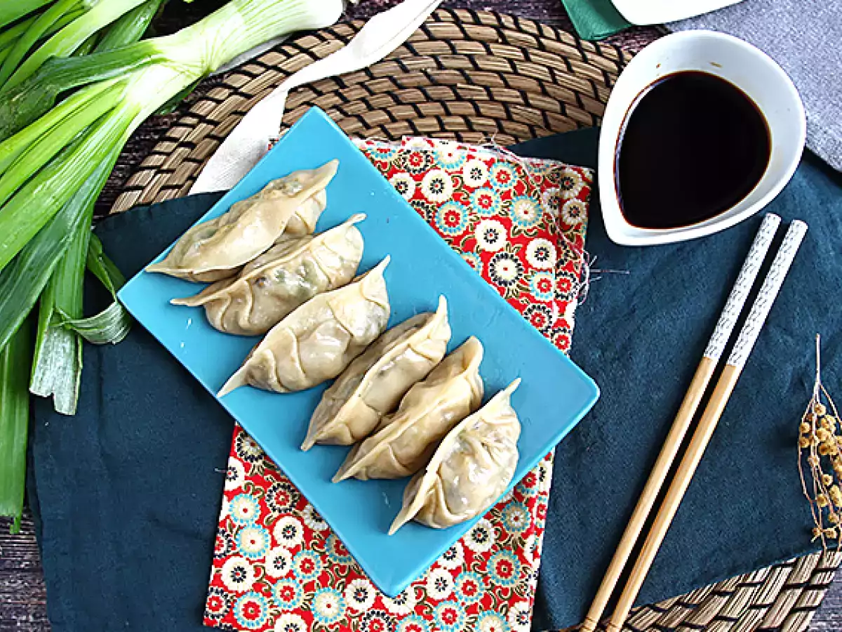 Gyozas με κοτόπουλο, καρότα και μανιτάρια - φωτογραφία 6