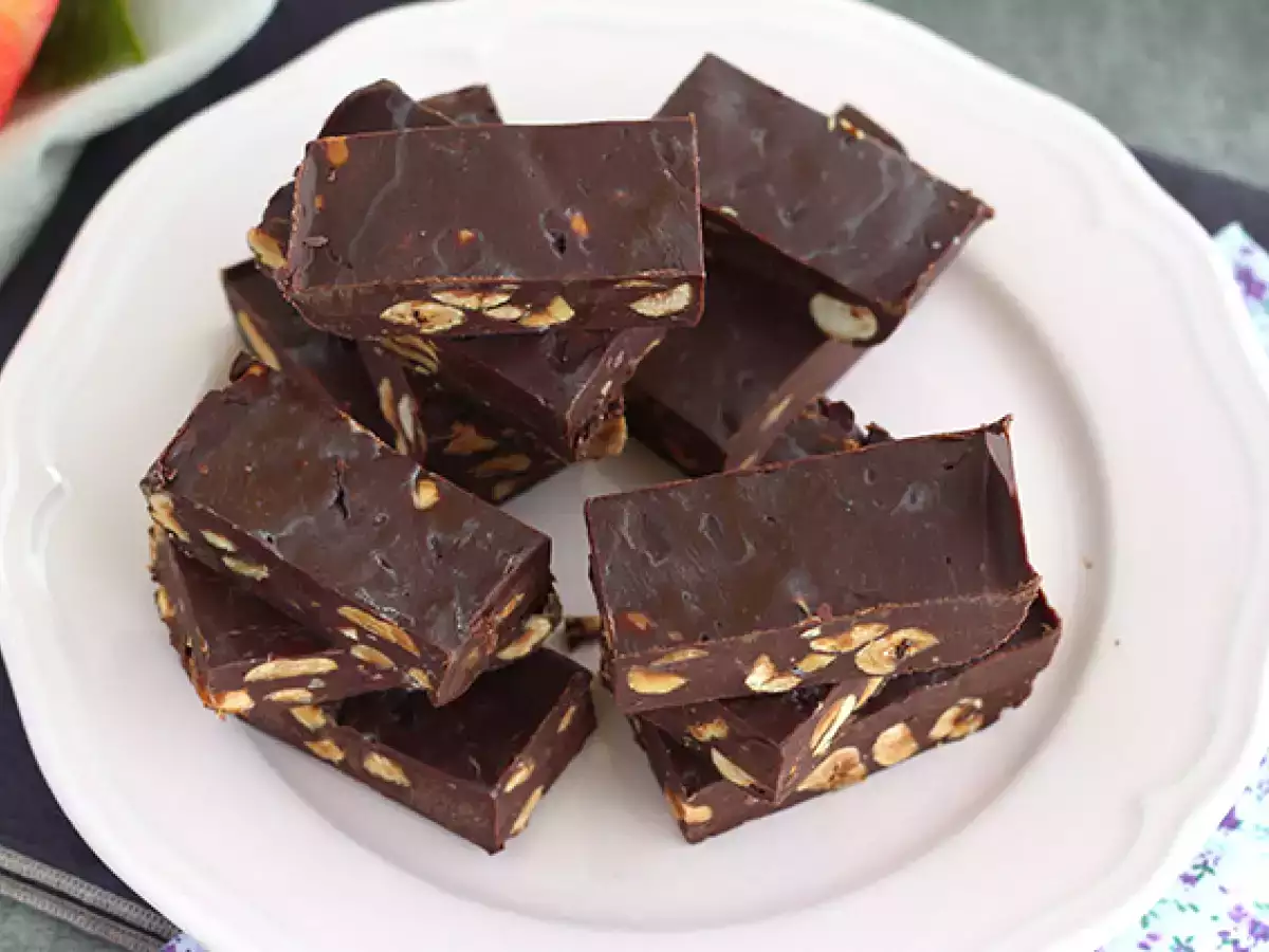 Hazelnut fudge - Τετράγωνα σοκολάτας και φουντουκιού - φωτογραφία 2