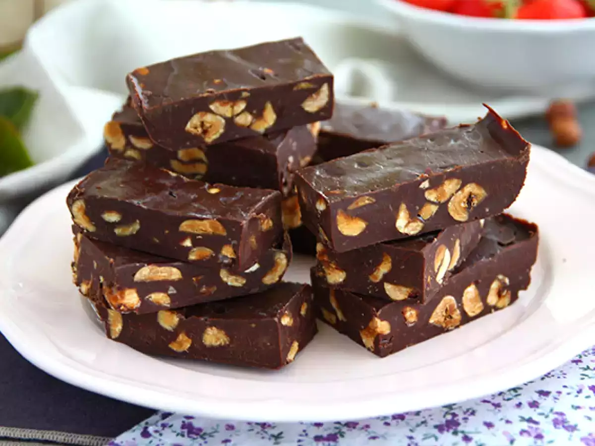 Hazelnut fudge - Τετράγωνα σοκολάτας και φουντουκιού - φωτογραφία 3
