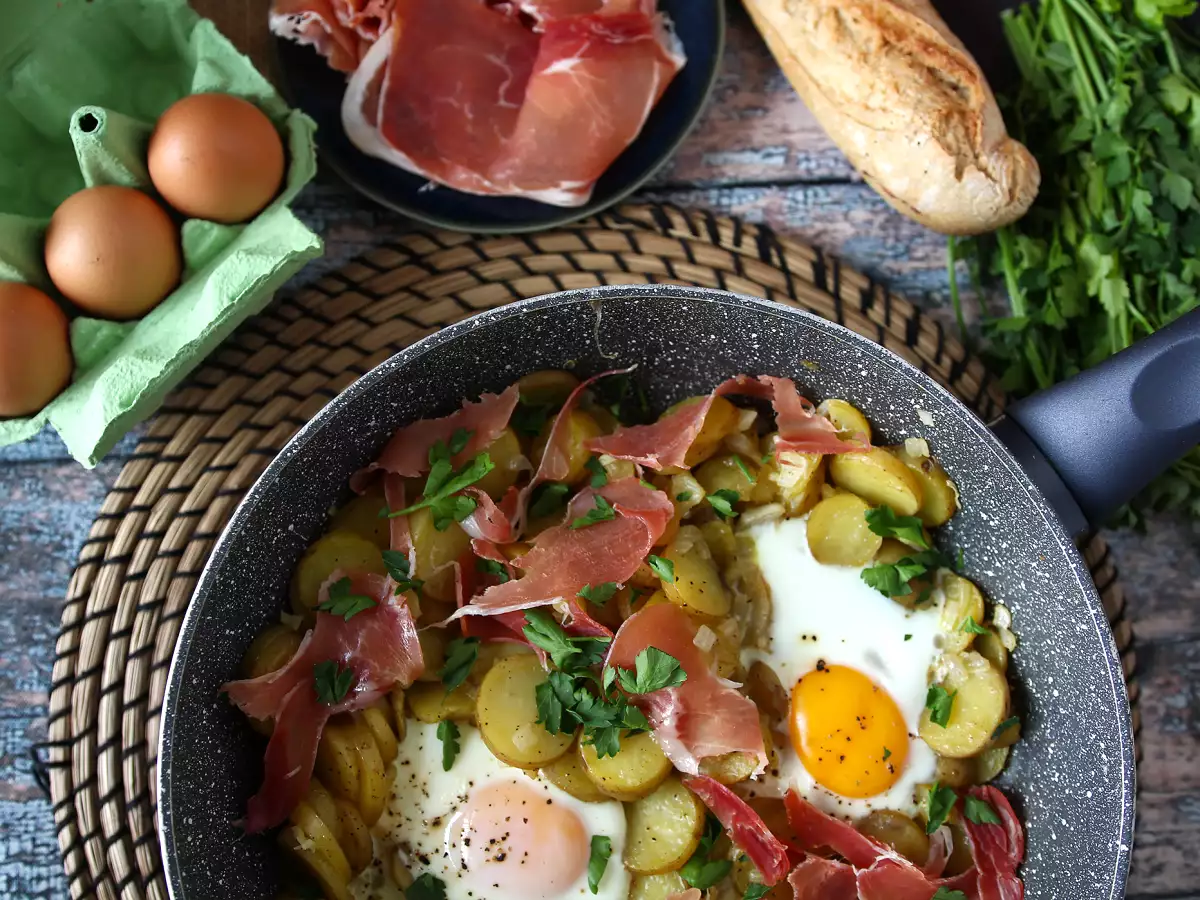 Huevos rotos, η πανεύκολη ισπανική συνταγή με βάση τις πατάτες και τα αυγά - φωτογραφία 4