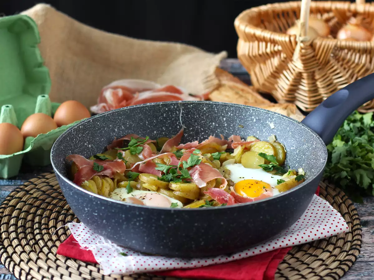 Huevos rotos, η πανεύκολη ισπανική συνταγή με βάση τις πατάτες και τα αυγά - φωτογραφία 5